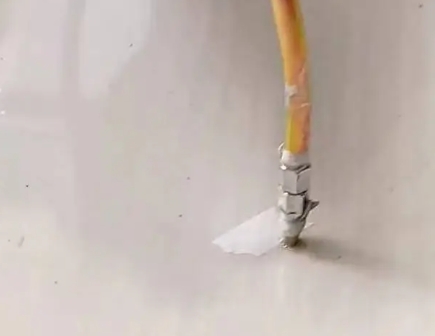 路南瓷砖空鼓维修公司专业解答在瓷砖铺贴过程中，如果使用的砂料过粗（如全部使用了粗砂），可能会导致以下问题